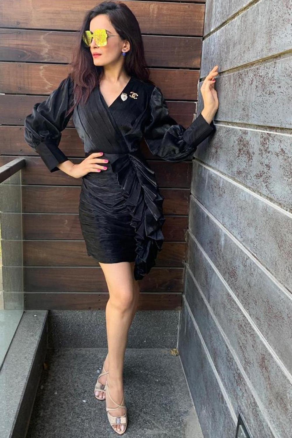 Black Short Dress With Ruffle Detail - Shopzabella
