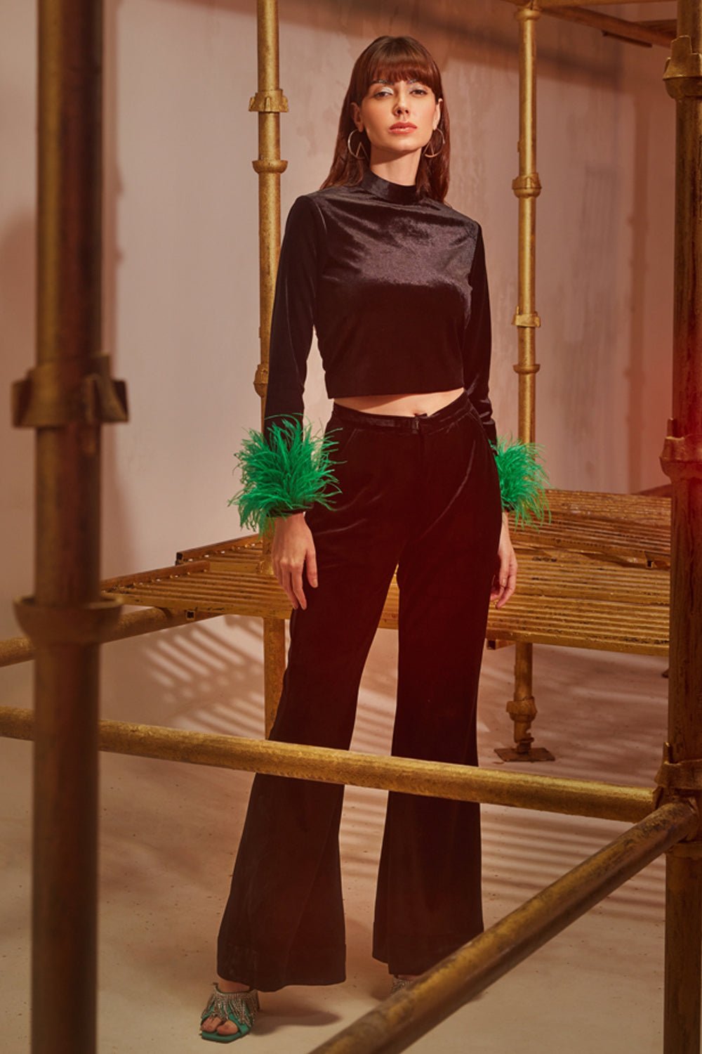 Black Velvet Fit & Flared Pants - Zabella